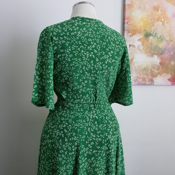 Faithfull the Brand Short Sleeve Dainty Floral Print Green Wrap Dress Size 12 - Picture 7 of 9